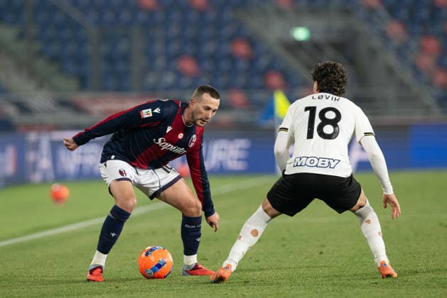 Foto IPP Damiano Fiorentini Bologna 04 12 2025 Calcio Coppa Italia 2025-2026 partita: Bologna-Parma nella foto: Federico Bernardeschii in azione Italy Photo Press World Copyright italy ITALY  Copyright: xR4924_italyphotopressx