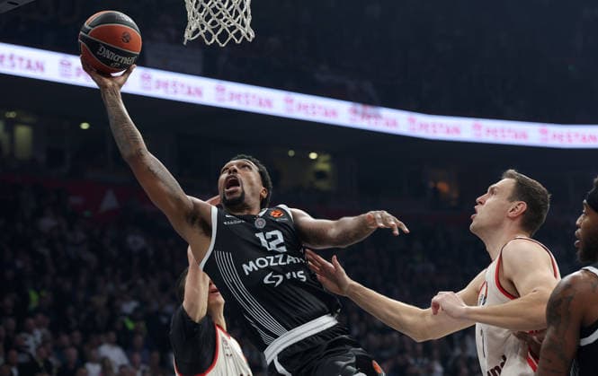 Partizan v Bayern, Euroleague basketball, season 2025 2026, round 14 Belgrade, Serbia. 4th Dec, 2025. Partizan s Sterling Brown during Euroleague basketball match between Partizan and Bayern Munich on December 4. 2025. in Belgrade, Serbia. Belgrade Serbia Copyright: xPedjaxMilosavljevic STARSPORTx
