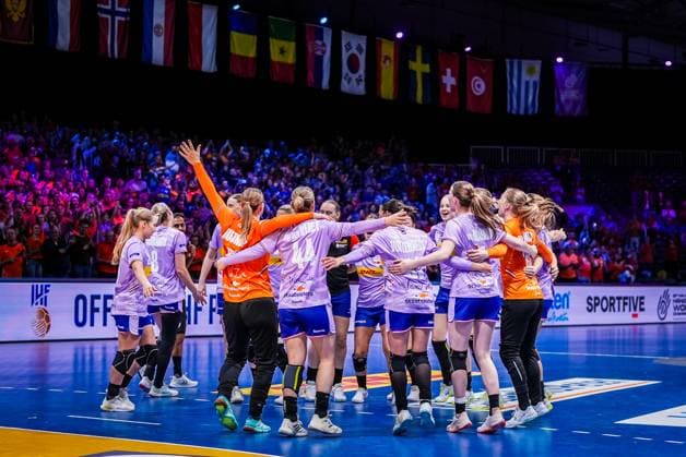 ROTTERDAM , 04-12-2025 , Rotterdam Ahoy , Womens World Championship, WM, Weltmeisterschaft Handball 2025 , match between Netherlands and Tunisia , picture shows Netherlands celebrates the victorry Netherlands - Tunisia (women)  x32344910x Copyright: