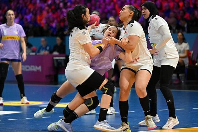 2025.12.04 Rotterdam pilka reczna kobiet Mistrzostwa Swiata Holandia - Tunezja N z Bo Van Wetering Foto Lukasz Laskowski PressFocus 2025.12.04 Rotterdam IHF WomenÕs Handball World Championship, WM, Weltmeisterschaft Netherlands vs Tunisia Bo Van Wetering Credit: Lukasz Laskowski PressFocus NEWSPIX.PL --- newspix.pl 