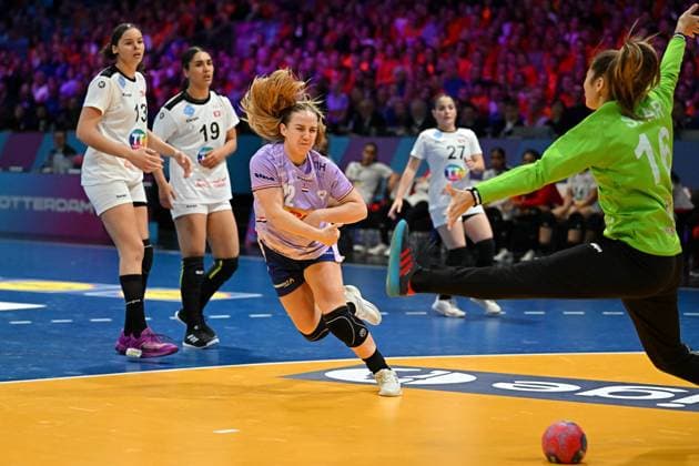 2025.12.04 Rotterdam pilka reczna kobiet Mistrzostwa Swiata Holandia - Tunezja N z Zoe Sprengers Foto Lukasz Laskowski PressFocus 2025.12.04 Rotterdam IHF WomenÕs Handball World Championship, WM, Weltmeisterschaft Netherlands vs Tunisia Zoe Sprengers Credit: Lukasz Laskowski PressFocus NEWSPIX.PL --- newspix.pl 
