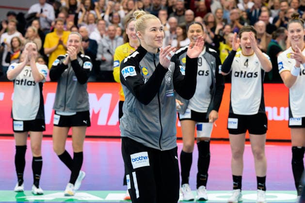 Handball, Womens World Championship, Main Round Montenegro Germany Goalkeeper Katharina Filter Germany Dortmund Westfalenhalle Nordrhein Westfalen Germany