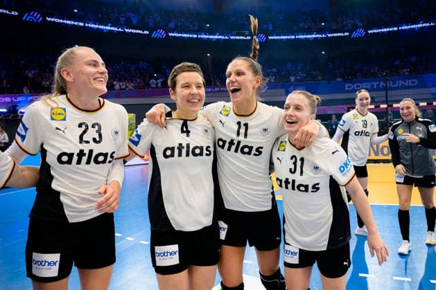 Handball, Womens World Championship, Main Round Montenegro Germany Annika Lott Germany , Alina Grijseels Germany , Xenia Smits Germany , Alexia Hauf Germany Final Cheers Final Cheers Emotion Joy Dortmund Westfalenhalle Nordrhein Westfalen Germany