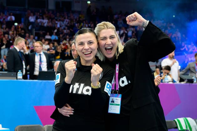 Handball, Womens World Championship, Main Round Montenegro Germany Goalkeeping Coach Jasmina Rebmann Jankovic Germany , Team Manager Anja Althaus Dortmund Westfalenhalle North Rhine-Westphalia Germany