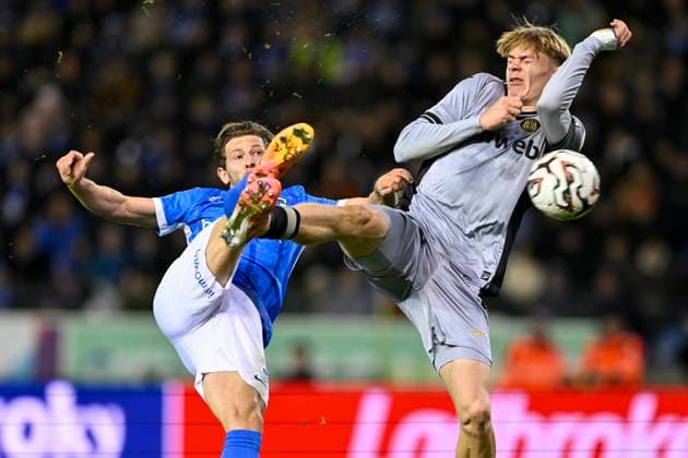 KRC Genk v RSC Anderlecht - Belgian Croky Cup GENK, BELGIUM - DECEMBER 04 : Hrosovsky Patrik midfielder of KRC Genk and De Cat Nathan midfielder of RSC Anderlecht during the Belgian Croky Cup round of 16 match between KRC Genk and RSC Anderlecht on December 4, 2025 in Genk, Belgium, 04 12 2025 Genk Belgium  Copyright: xDhax