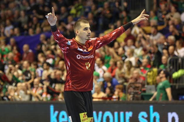04 12 2025, xgox, Handball EHF Champions League SC Magdeburg Pick Szeged v l Matej Mandic Magdeburg, 12 Cheers over held ball, defended, held, Torhueter Magdeburg