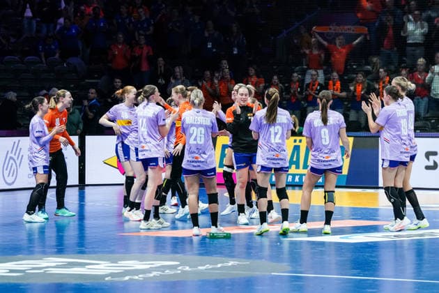 2025-12-04 Netherlands v Tunisia - IHF World Women s Handball Championship ROTTERDAM, NETHERLANDS - DECEMBER 4: Alieke van Maurik, Lois Abbingh, Larissa Nusser, Bo van Wetering, Kelly Dulfer, Judith van der Helm, Zoe Sprengers, Angela Malestein, Nikita van der Vliet, Rinka Duijndam, Bianca Schanssema, Yara ten Holte, Dione Housheer, Estavana Polman, Sarah Dekker, Merel Freriks, Romee Maarschalkerweerd, Kelly Vollebregt during the IHF World Women s Handball Championship match between Netherlands and Tunisia at Ahoy on December 4, 2025 in Rotterdam, Netherlands. Rotterdam Ahoy Netherlands Content not available for redistribution in The Netherlands directly or indirectly through any third parties. Copyright: xHenkxSeppenx