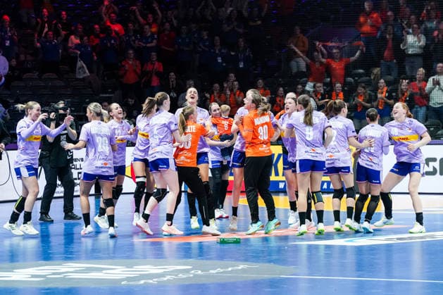 2025-12-04 Netherlands v Tunisia - IHF World Women s Handball Championship ROTTERDAM, NETHERLANDS - DECEMBER 4: Alieke van Maurik, Lois Abbingh, Larissa Nusser, Bo van Wetering, Kelly Dulfer, Judith van der Helm, Zoe Sprengers, Angela Malestein, Nikita van der Vliet, Rinka Duijndam, Bianca Schanssema, Yara ten Holte, Dione Housheer, Estavana Polman, Sarah Dekker, Merel Freriks, Romee Maarschalkerweerd, Kelly Vollebregt during the IHF World Women s Handball Championship match between Netherlands and Tunisia at Ahoy on December 4, 2025 in Rotterdam, Netherlands. Rotterdam Ahoy Netherlands Content not available for redistribution in The Netherlands directly or indirectly through any third parties. Copyright: xHenkxSeppenx