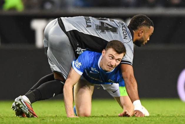 Anderlecht s Killian Sardella and Genk s Bryan Heynen pictured in action during a soccer game between KRC Genk and RSC Anderlecht, in the 1 8 final of the Croky Cup Belgian cup, Thursday 04 December 2025 in Genk. JILLxDELSAUX  x146531766x