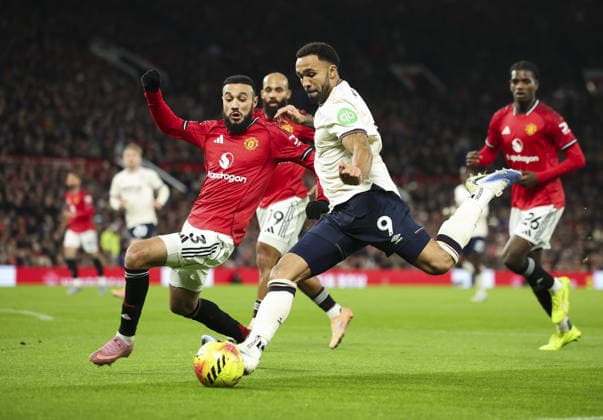 Manchester United, ManU v West Ham United, FA Premier League 04.12.25 Manchester United v West Ham United, FA Premier League Bradley Ormesher The Times Callum Wilson of West Ham United shoots at goal  Copyright: xBradleyxOrmesherx NINTCHDBPICT001043268725
