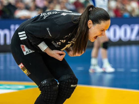 Hafdis Renoetudottir Iceland, 12 cheers loudly, Spain vs Iceland, handball, world championship, women, 2025 2026 season, 04 12 2025, Spain vs Iceland, handball, world championship, women, 2025 2026 season, 04 12 2025 Dortmund Copyright: xEibner-Pressefoto MichaelxSchmidx EP_MST