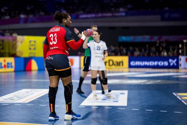 DORTMUND, GERMANY - DECEMBER 4: Kaba Gassma Cissokho (Spain, 33) cheers during the 27th IHF Women’s World Handball Championship match between Iceland vs. Spain at Westfalenhalle on matchday 3 of the main round of the 27th IHF Women’s World Handball Championship on December 4, 2025 in Dortmund, Germany. North Rhine Westphalia Germany Copyright: xBEAUTIFULxSPORTS Wunderlx