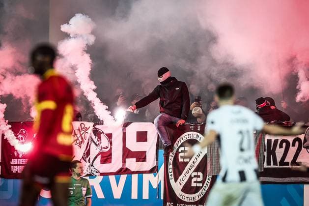 Supporters with fireworks and smoke bombs pictured during a soccer game between Sporting Charleroi and KV Mechelen, in the 1 8 final of the Croky Cup Belgian cup, Thursday 04 December 2025 in Charleroi. BRUNOxFAHY  x146538645x