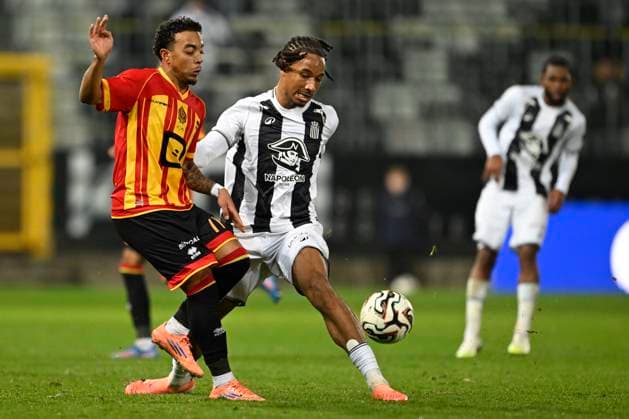 Sporting Charleroi v KV Mechelen - Belgian Croky Cup CHARLEROI, BELGIUM - DECEMBER 04 : Van Brederode Myron forward of KV Mechelen and Camara Etienne midfielder of Sporting Charleroi pictured during the Belgian Croky Cup round of 16 match between Sporting Charleroi and KV Mechelen on December 4, 2025 in Charleroi, Belgium, 04 12 2025 Charleroi Belgium  Copyright: xNicoxVereeckenx
