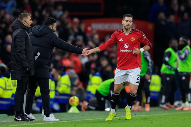 Manchester United, ManU v West Ham United Premier League 04 12 2025. Diogo Dalot (2) of Manchester United touches hands with Ruben Amorim the Manchester United manager after scoring to make it 1-0 during the Premier League match between Manchester United and West Ham United at Old Trafford, Manchester, England on 4 December 2025. Manchester Old Trafford Greater Manchester England Editorial use only DataCo restrictions apply See www.football-dataco.com , Copyright: xConorxMolloyx PSI-23335-0037
