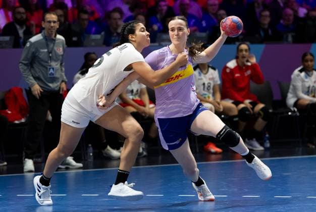 ROTTERDAM - Alieke Van Maurik of the Netherlands during the group match between the Netherlands and Tunisia in the main round of the World Handball Championship in Ahoy Rotterdam. ANP IRIS VAN DEN BROEK xVIxANPxSportx xxANPxIVx 543898245 originalFilename: 543898245.jpg