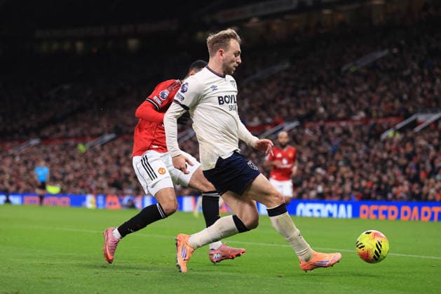 Fußball Premier League Manchester United v West Ham United 4. Dezember 2025 Premier League Manchester United v West Ham United Jarrod Bowen von West Ham United Foto Simon Stacpoole Abseits Manchester UK  Copyright: xSimonxStacpoolexOffside