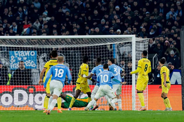 Coppa Italia round of 16 football match SS Lazio vs AC Milan Lazio™s Italian midfielder Mattia Zaccagni scores against Milan during Coppa Italia round of 16 football match between SS Lazio vs AC Milan at Olimpico Stadium on December 04, 2025, in Rome. _BPH3407_1 Copyright: xAntonioxBalascox