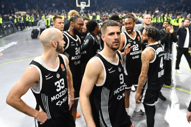PARTIZAN vs BAYERN MUNCHEN VANJA MARINKOVIC CELEBRATION basketball Partizan vs Bayern Munchen Euroleague, Beogradska arena, Belgrade 04.12.2025 Foto: BASKETBALL, EUROLEAGUE, PARTIZAN, BAYERN MUNCHEN Belgrade Belgrade arena Serbia Copyright: xMarkoxMetlas xMNxPressx