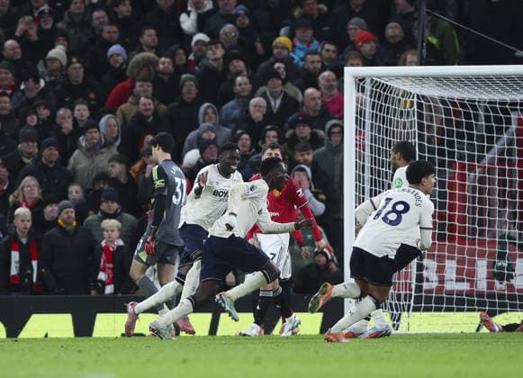 Manchester United, ManU v West Ham United, FA Premier League 04.12.25 Manchester United v West Ham United, FA Premier League Bradley Ormesher The Times Mohamadou Kanté of West Ham United scores and celebrates scoring his teams 1st goal  Copyright: xBradleyxOrmesherx NINTCHDBPICT001043273934