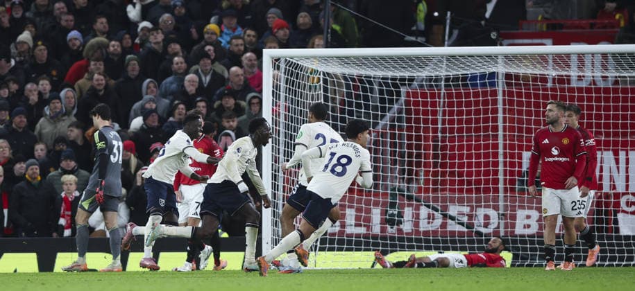 Manchester United, ManU v West Ham United, FA Premier League 04.12.25 Manchester United v West Ham United, FA Premier League Bradley Ormesher The Times Mohamadou Kanté of West Ham United scores and celebrates scoring his teams 1st goal  Copyright: xBradleyxOrmesherx NINTCHDBPICT001043273957