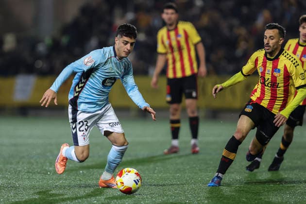 December 4, 2025, Barcelona, Barcelona, SPAIN: Hugo Alvarez of RC Celta de Vigo in action during the Spanish Cup, Copa del Rey, second round football match played between UE Sant Andreu and RC Celta at Narcis Sala stadium on December 04, 2025 in Barcelona, Spain. Barcelona SPAIN - ZUMAa181 20251204_zaa_a181_113 Copyright: xJavierxBorregox