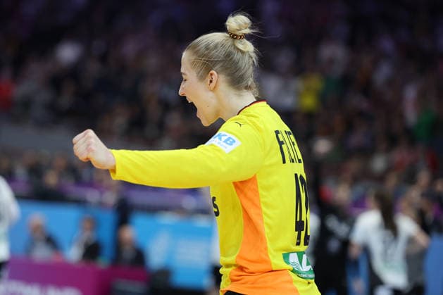 GER, Dortmund, 27th Wommens World Championship 2025, Main Round, Group II, 2 Round Round Montenegro MNE vs Germany GER 04 12 2025, Westfalenhalle, Dortmund, GER, Dortmund, 27th Wommens World Championship 2025, Main Round, Group II, 2 Round Round Montenegro MNE vs Germany GER , in the picture Katharina Filter goalkeeper Ger 42 , is happy about a saved ball nordphotoxGmbHx xMeuter nph00351