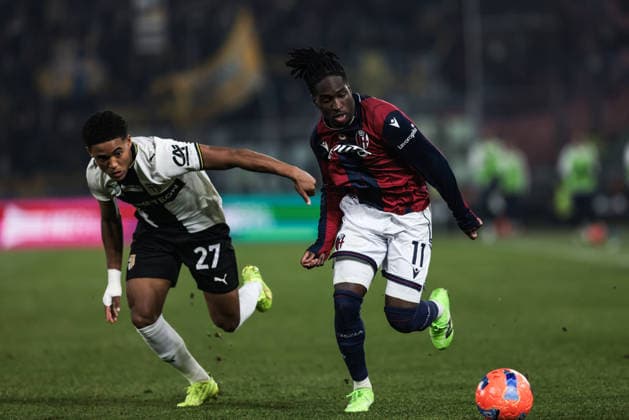 Bologna FC v Parma Calcio - Coppa Italia The contrast between Jonathan Rowe of Bologna FC 1909 and Sascha Britschgi of Parma Calcio 1913 occurs during the Coppa Italia football match between Bologna FC 1909 and Parma Calcio 1913 in Bologna, Italy, on December 4, 2025, at Stadio Renato Dall Ara. Bologna Italy  Copyright: xEmanuelexComincinix originalFilename:comincini-bolognaf251204_npzwR.jpg