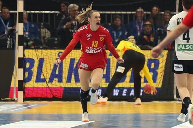 GER, Dortmund, 27th Wommen s World Championship 2025, Main Round, Group II, 2 Round Round Montenegro MNE vs Germany GER 04 12 2025, Westfalenhalle, Dortmund, GER, Dortmund, 27th Wommen s World Championship 2025, Main Round, Group II, 2 Round Round Montenegro MNE vs Germany GER , pictured Goal cheer cheer cheer cheer, Dijana TRIVIÄÜ MNE 13 , nordphotoxGmbHx xMeuter nph00351