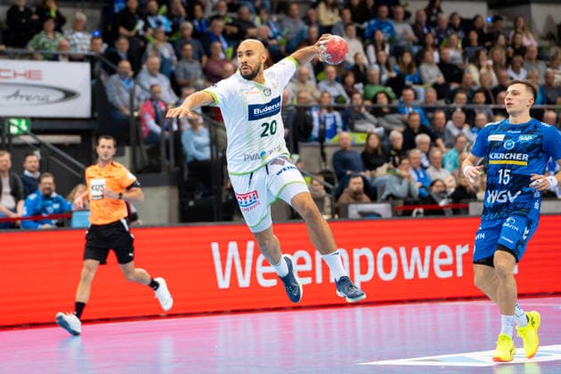 Handball I Men I Season 2025 2026 I Bundesliga I 11 Matchday I TVB Stuttgart HSG Wetzlar I 04 12 2025 David Cyrill Akakpo 20, HSG Wetzlar im Wurf Stuttgart Porsche Arena Baden Württemberg Germany Copyright: xLobeca MaxxPetershansx