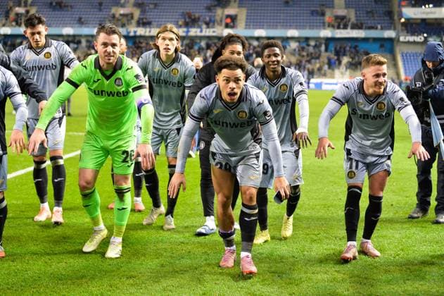 Anderlecht s players celebrate after winning a soccer game between KRC Genk and RSC Anderlecht, in the 1 8 final of the Croky Cup Belgian cup, Thursday 04 December 2025 in Genk. JILLxDELSAUX  x146548890x