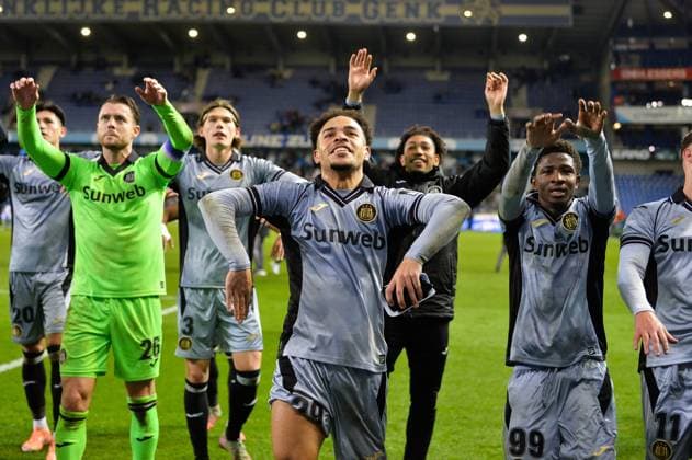 Anderlecht s players celebrate after winning a soccer game between KRC Genk and RSC Anderlecht, in the 1 8 final of the Croky Cup Belgian cup, Thursday 04 December 2025 in Genk. JILLxDELSAUX  x146548943x