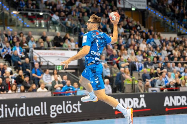 Handball I Men I Season 2025 2026 I Bundesliga I 11 Matchday I TVB Stuttgart HSG Wetzlar I 04 12 2025 Antonio Serradilla Cuenca 5, TVB Stuttgart im Wurf Stuttgart Porsche Arena Baden Württemberg Germany Copyright: xLobeca MaxxPetershansx