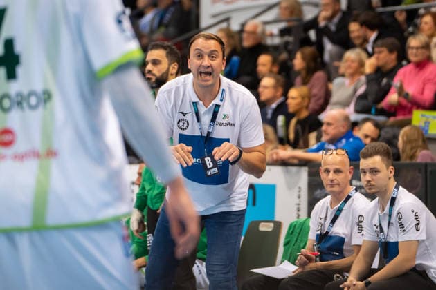 Handball I Men I Season 2025 2026 I Bundesliga I 11 Matchday I TVB Stuttgart HSG Wetzlar I 04 12 2025 Coach Momir Ilic HSG Wetzlar Stuttgart Porsche Arena Baden Württemberg Germany Copyright: xLobeca MaxxPetershansx