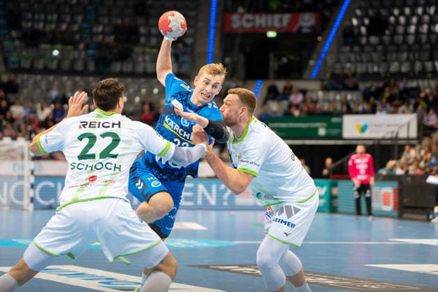 Handball I Men I Season 2025 2026 I Bundesliga I 11 Matchday I TVB Stuttgart HSG Wetzlar I 04 12 2025 Torben Matzken 22, TVB Stuttgart defended by Jona Schoch 22, HSG Wetzlar and Nikola Grahovac 2, HSG Wetzlar Stuttgart Porsche Arena Baden Württemberg Germany Copyright: xLobeca MaxxPetershansx