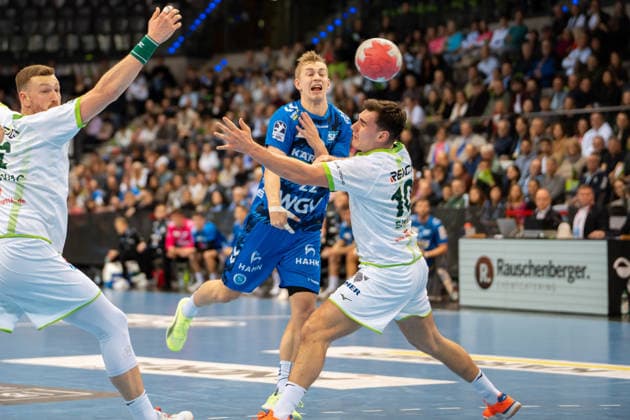 Handball I Men I Season 2025 2026 I Bundesliga I 11 Matchday I TVB Stuttgart HSG Wetzlar I 04 12 2025 Torben Matzken 22, TVB Stuttgart im Wurf Stuttgart Porsche Arena Baden Württemberg Germany Copyright: xLobeca MaxxPetershansx