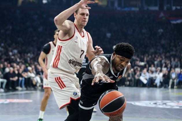 Partizan Mozzart Bet Belgrade v Bayern Munich - EuroLeague BELGRADE, SERBIA - DECEMBER 4: Johannes Voigtmann (7) of Bayern Munich in action against Tyrique Jones of Partizan Mozzart Bet Belgrade during EuroLeague basketball match between between Partizan Mozzart Bet Belgrade and Bayern Munich at the Beogradska Arena in Belgrade, Serbia on December 4, 2025. Filip Stevanovic Anadolu Belgrade Serbia. Editorial use only. Please get in touch for any other usage.  Copyright: x2025xAnadoluxFilipxStevanovicx