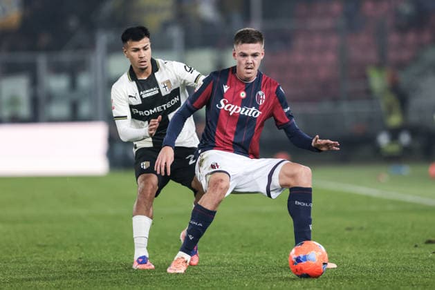 Bologna FC v Parma Calcio - Coppa Italia The contrast between Emil Holm of Bologna FC 1909 and Christian Ordonez of Parma Calcio 1913 occurs during the Coppa Italia football match between Bologna FC 1909 and Parma Calcio 1913 in Bologna, Italy, on December 4, 2025, at Stadio Renato Dall Ara. Bologna Italy  Copyright: xEmanuelexComincinix originalFilename:comincini-bolognaf251204_npoSE.jpg