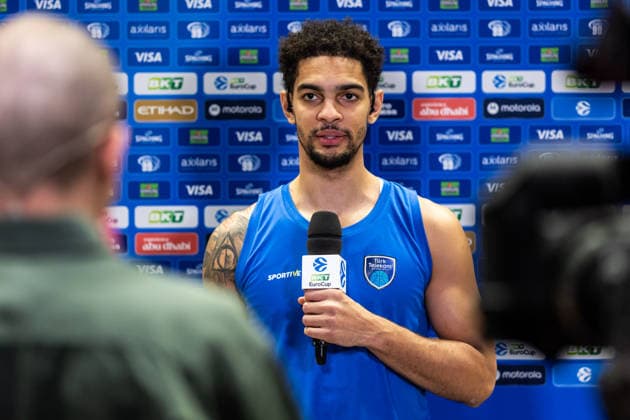 GER, BKT EuroCup, Saison 2025 2026, Niners Chemnitz - Turk Telekom Ankara. 04.12.2025, Messe, Chemnitz, GER, BKT EuroCup, Saison 2025 2026, Niners Chemnitz - Turk Telekom Ankara. Michael Jaden Devoe (Turk Telekom Ankara 0) beim Interview Foto Alexander Trienitz Chemnitz Messe Sachsen Deutschland