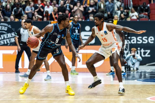 GER, BKT EuroCup, season 2025 2026, Niners Chemnitz Turk Telekom Ankara 04 12 2025, Messe, Chemnitz, GER, BKT EuroCup, season 2025 2026, Niners Chemnitz Turk Telekom Ankara Jaleen Smith Turk Telekom Ankara 9 , Ty Brewer Niners Chemnitz, 15 Photo Alexander Trienitz Chemnitz Messe Sachsen Germany