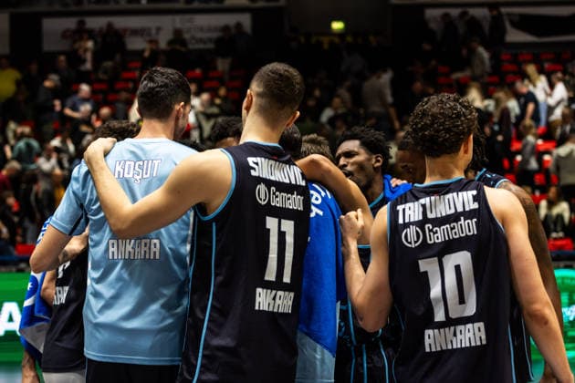 GER, BKT EuroCup, Season 2025 2026, Niners Chemnitz Turk Telekom Ankara 04 12 2025, Messe, Chemnitz, GER, BKT EuroCup, Season 2025 2026, Niners Chemnitz Turk Telekom Ankara Team Turk Telekom Ankara after the victory Photo Alexander Trienitz Chemnitz Messe Sachsen Germany