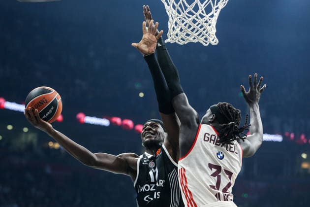 Partizan Mozzart Bet Belgrade v Bayern Munich - EuroLeague BELGRADE, SERBIA - DECEMBER 4: Isaac Bonga (17) of Partizan Mozzart Bet Belgrade compete during EuroLeague basketball match between between Partizan Mozzart Bet Belgrade and Bayern Munich at the Beogradska Arena in Belgrade, Serbia on December 4, 2025. Filip Stevanovic Anadolu Belgrade Serbia. Editorial use only. Please get in touch for any other usage.  Copyright: x2025xAnadoluxFilipxStevanovicx