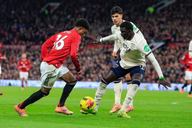 Manchester United, ManU v West Ham United Premier League 04 12 2025. Amad Diallo (16) of Manchester United tries to get past El Hadji Malick Diouf (12) of West Ham United during the Premier League match between Manchester United and West Ham United at Old Trafford, Manchester, England on 4 December 2025. Manchester Old Trafford Greater Manchester England Editorial use only DataCo restrictions apply See www.football-dataco.com , Copyright: xConorxMolloyx PSI-23335-0086