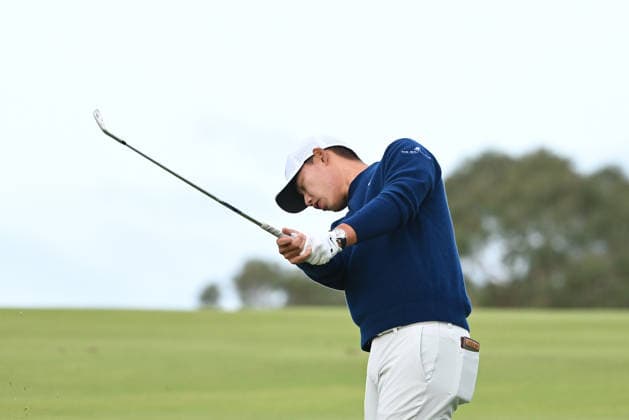GOLF AUSTRALIAN OPEN, Wenyi Ding of China plays a shot on the 12th hole in round two of the Australian Open Golf tournament at the Royal Melbourne Golf Club in Melbourne, Friday, December 5, 2025. ( NO ARCHIVING, EDITORIAL USE ONLY MELBOURNE VICTORIA AUSTRALIA  Copyright: xJAMESxROSSx 20251205161291767536