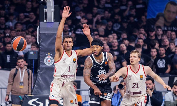 04.12.2025 Belgrade KK Partizan-FC Bayern München Basketball Euroleague men s basketball Oscar da Silva(L), Justus Hollatz (R) Bayern, Tyrique Jones(C) Partizan :D.Sandic