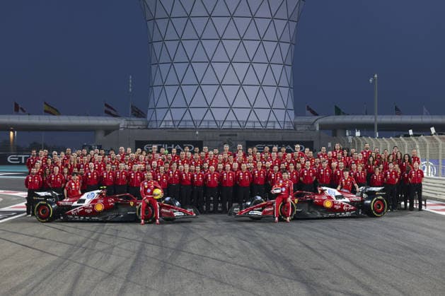 ABU DHABI, UNITED ARAB EMIRATES - DECEMBER 4: Scuderia Ferrari’s group photo during previews ahead of the F1 Grand Prix of Abu Dhabi at Yas Marina Circuit on December 4, 2025 in Abu Dhabi, United Arab Emirates. (Photo by Paddocker)  Copyright: xQIANxJUNxMotorsportxMedia Paddocx Sportspressphoto_SPR70138