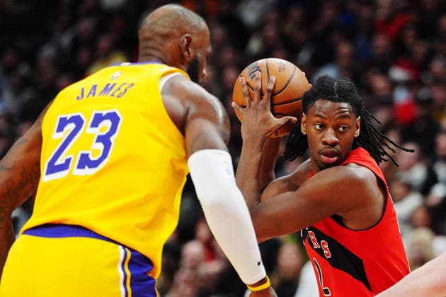 December 4, 2025, Toronto, On, Canada: Toronto Raptors Jonathan Mogbo (2) protects the ball from Los Angeles Lakers LeBron James (23) during first half NBA, Basketball Herren, USA basketball action in Toronto on Thursday, Dec. 4, 2025. Canada News - December 4, 2025  - ZUMAc35_ 20251204_zaf_c35_131 Copyright: xFrankxGunnx