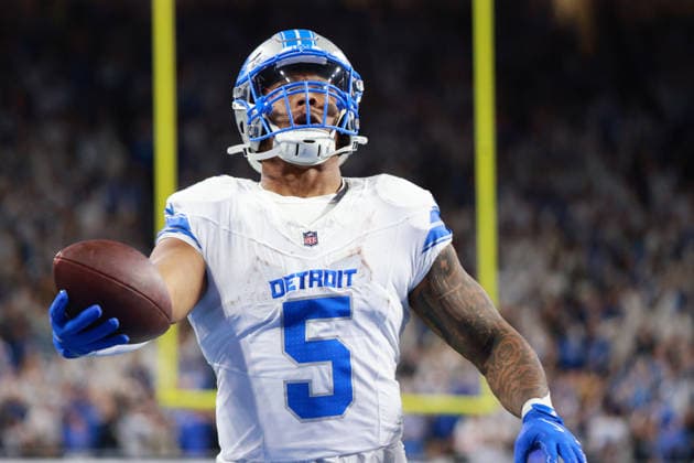 Dallas Cowboys vs Detroit Lions DETROIT,MICHIGAN-DECEMBER 4: Detroit Lions running back David Montgomery 5 runs the ball for a touchdown during the first half of an NFL, American Football Herren, USA football game between the Dallas Cowboys and the Detroit Lions in Detroit, Michigan USA, on Thursday, December 4, 2025 Detroit Michigan United States  Copyright: xJorgexLemusx originalFilename:lemus-dallasco251204_nphva.jpg