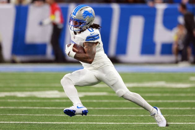Dallas Cowboys vs Detroit Lions DETROIT,MICHIGAN-December4: Detroit Lions running back Jahmyr Gibbs (0) runs the ball during an NFL, American Football Herren, USA football game between the Dallas Cowboys and the Detroit Lions in Detroit, Michigan USA, on Thursday, December 4, 2025. Detroit Michigan United States  Copyright: xAmyxLemusx originalFilename:lemus-dallasco251204_npMjW.jpg