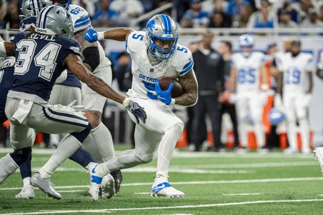 DETROIT, MI - DECEMBER 04: Detroit Lions Running Back David Montgomery (5) breaks one of several tackles on a touchdown run during the game between Dallas Cowboys and Detroit Lions on December 4, 2025 at Ford Field in Detroit, MI ( CSM) Detroit United States - ZUMAc04_ 20251204_zma_c04_011 Copyright: xAllanxDranbergx